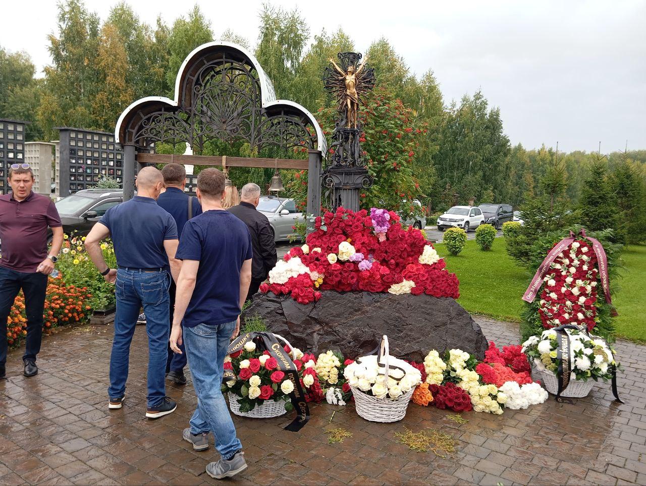 Фото Новосибирск проводил в последний путь экс-министра строительства НСО Ивана Шмидта. Как это было 2